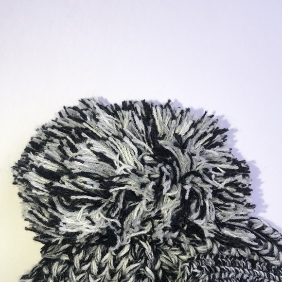 NWT Rebecca Minkoff Pom Knit Hat And Arm Warmer Set OSFM Color Black Marled - Picture 4 of 6